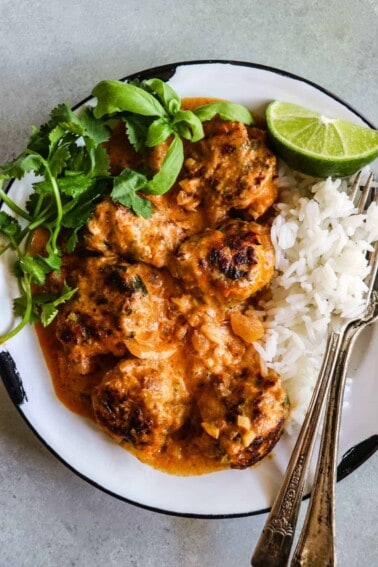 Chicken Curry Meatballs. Curry Spiced ground Chicken meatballs smothered in a creamy curry sauce with a hint of lime and sweetened with honey. This clean eating meal is sure to be a new favorite!