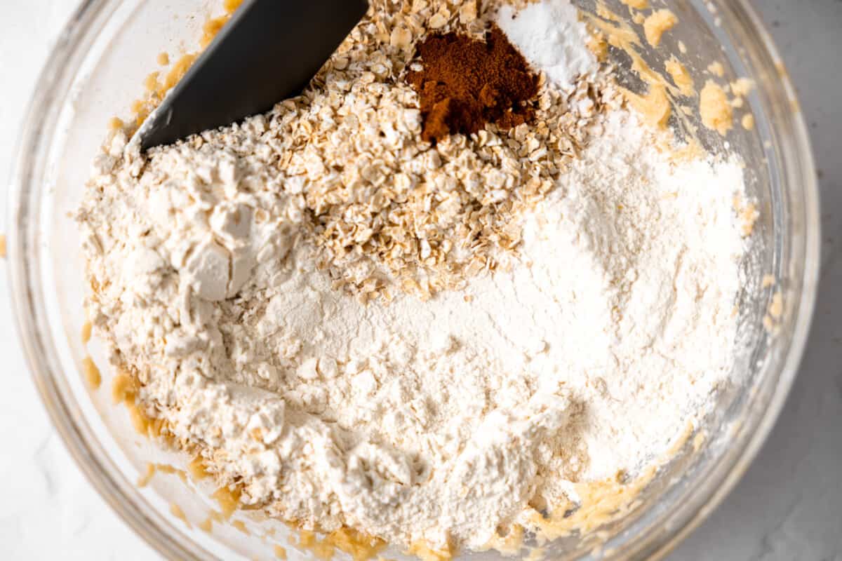 Flour, rolled oats, and cinnamon being stirred.