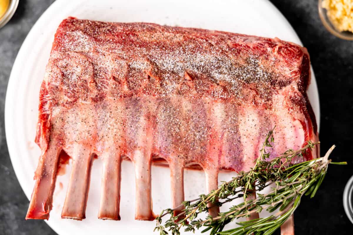 Rack of lamb with salt.